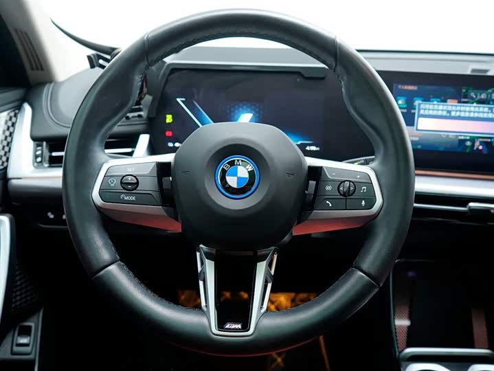 Фото 8 - BMW iX1