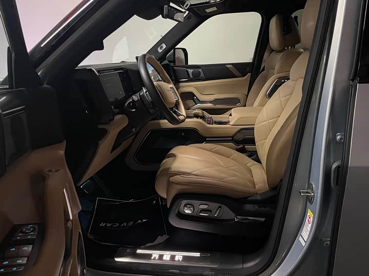 Фото 4 - BYD FangChengBao Leopard 8