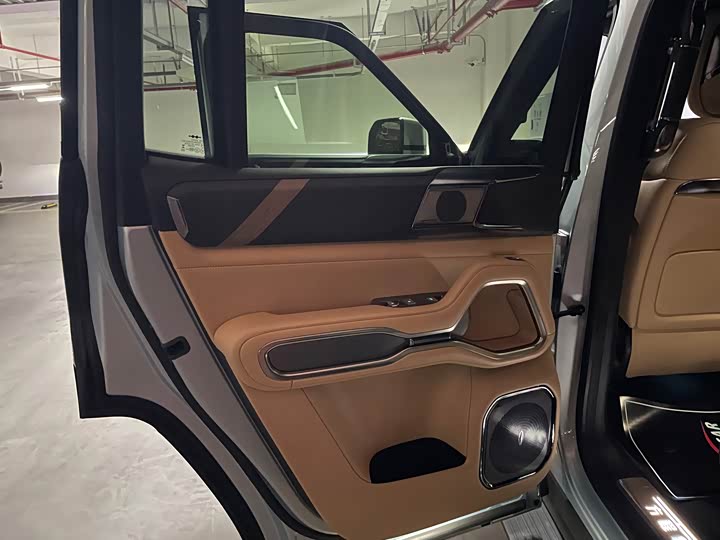 Фото 7 - BYD FangChengBao Leopard 8