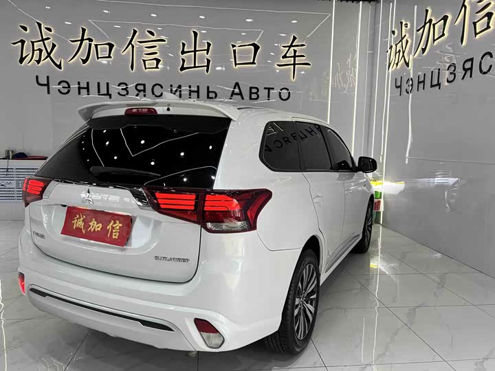 Фото 2 - Mitsubishi Outlander