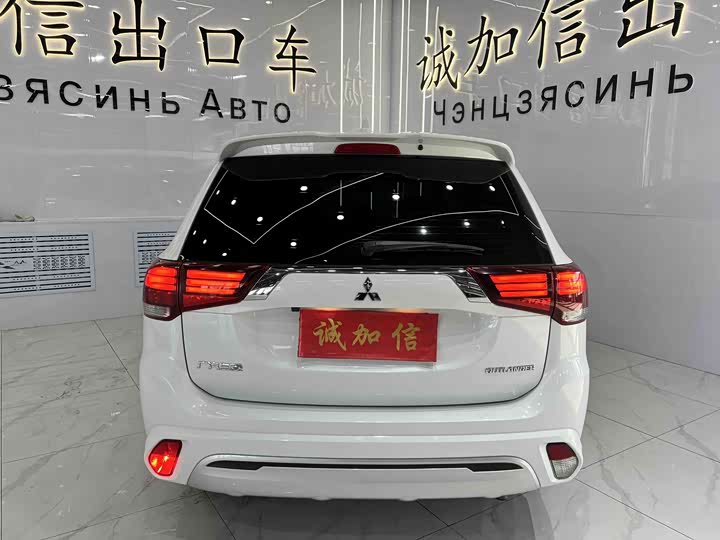 Фото 4 - Mitsubishi Outlander