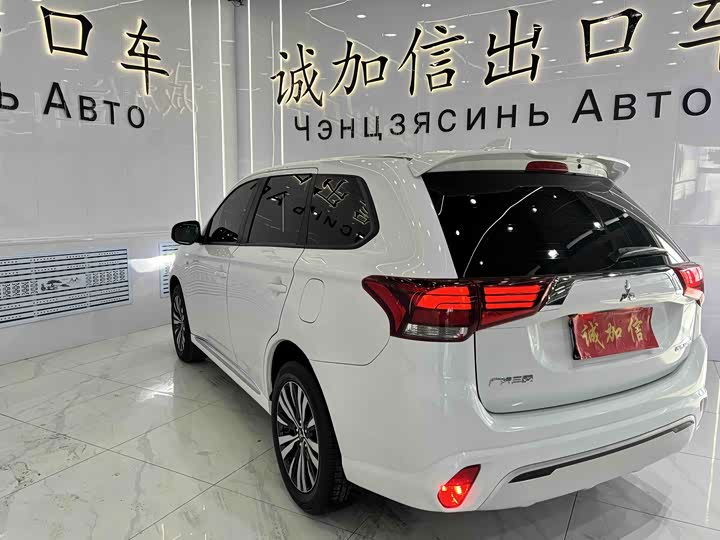 Фото 5 - Mitsubishi Outlander