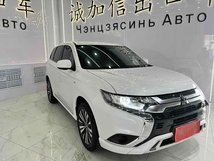 Фото 6 - Mitsubishi Outlander