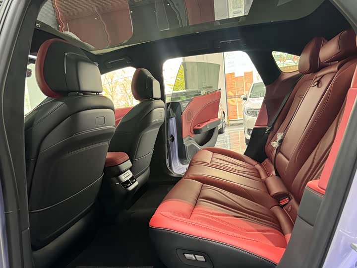 Фото 8 - Zeekr 007 GT