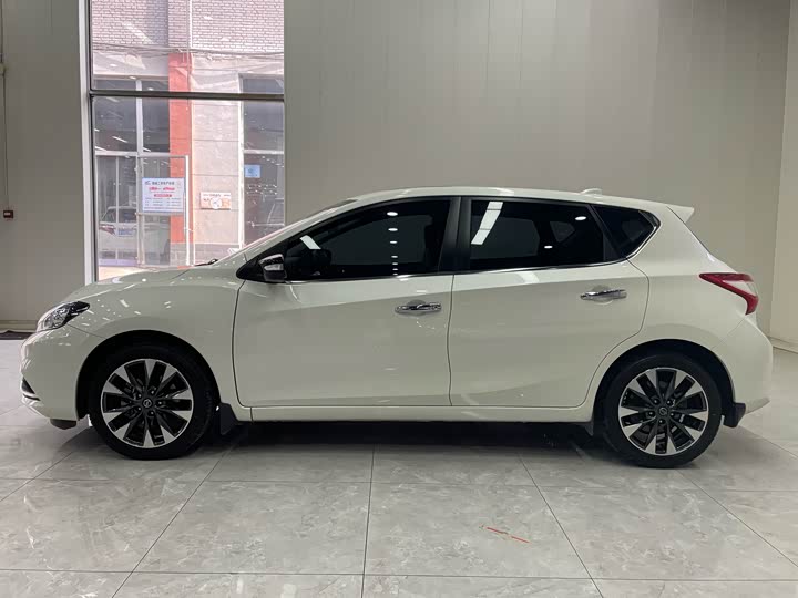 Фото 5 - Nissan Tiida