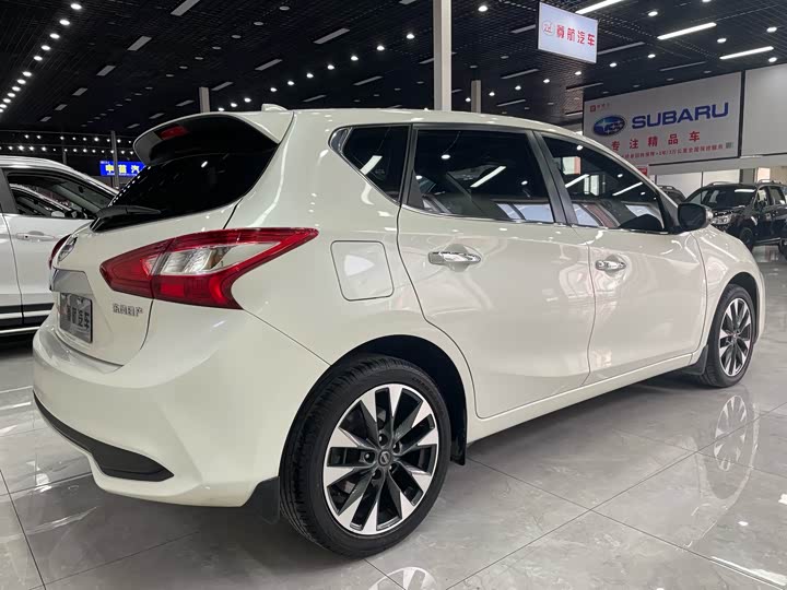 Фото 8 - Nissan Tiida