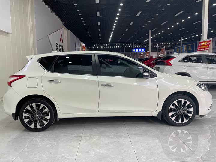 Фото 9 - Nissan Tiida