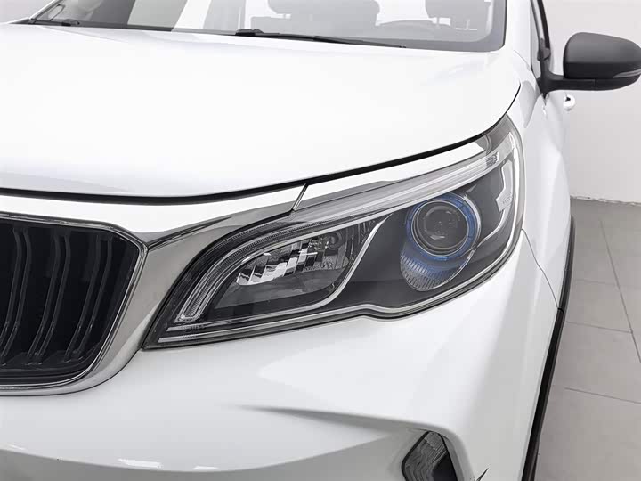 Фото 7 - Geely Vision X3