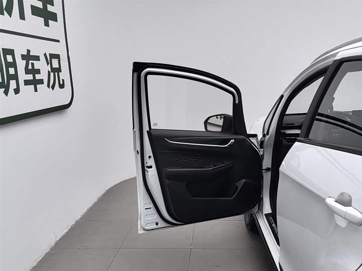 Фото 8 - Geely Vision X3