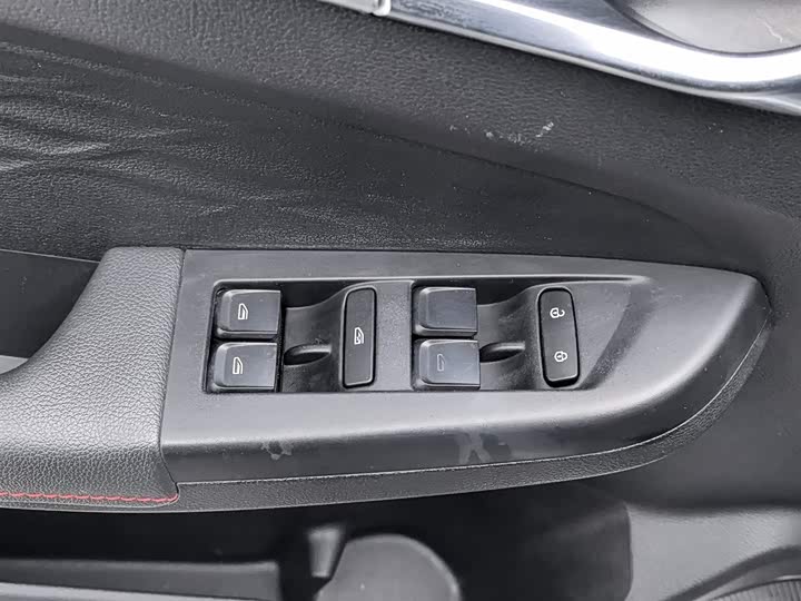 Фото 9 - Geely Vision X3