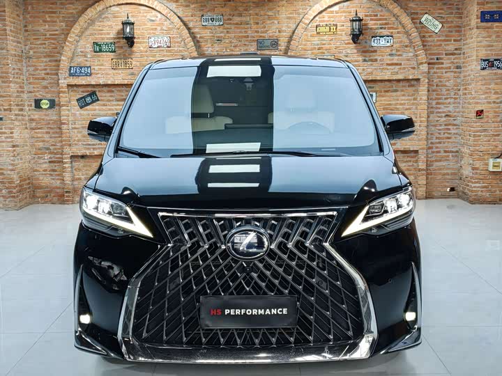 Фото 3 - Lexus LM