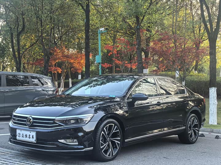 Фото 1 - Volkswagen Magotan