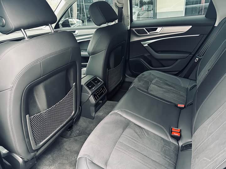 Фото 7 - Audi A6