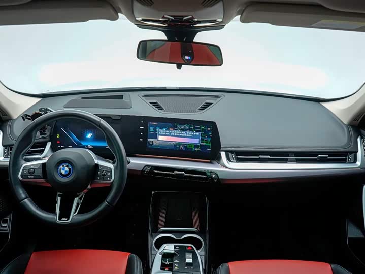 Фото 3 - BMW iX1