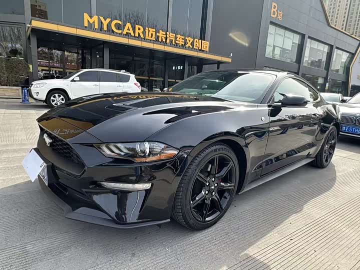 Фото 1 - Ford Mustang