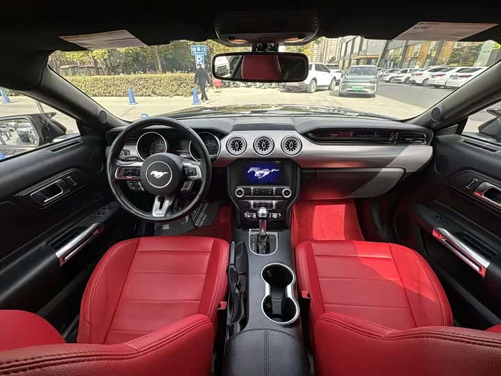 Фото 8 - Ford Mustang