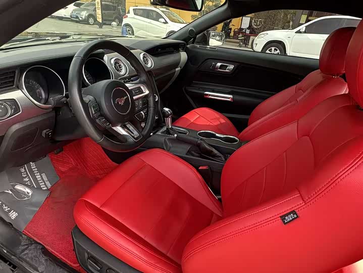 Фото 9 - Ford Mustang