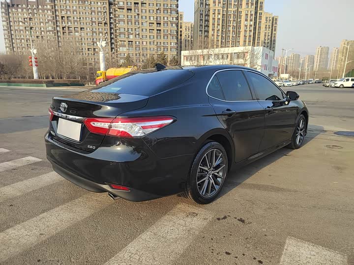 Фото 4 - Toyota Camry