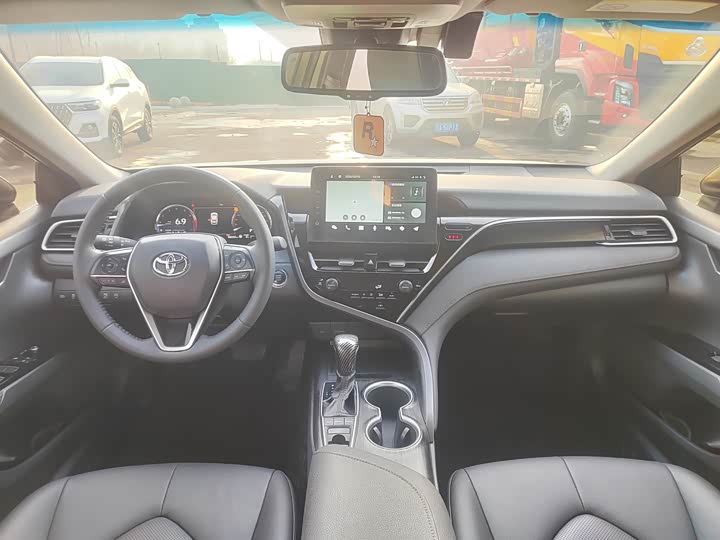 Фото 7 - Toyota Camry