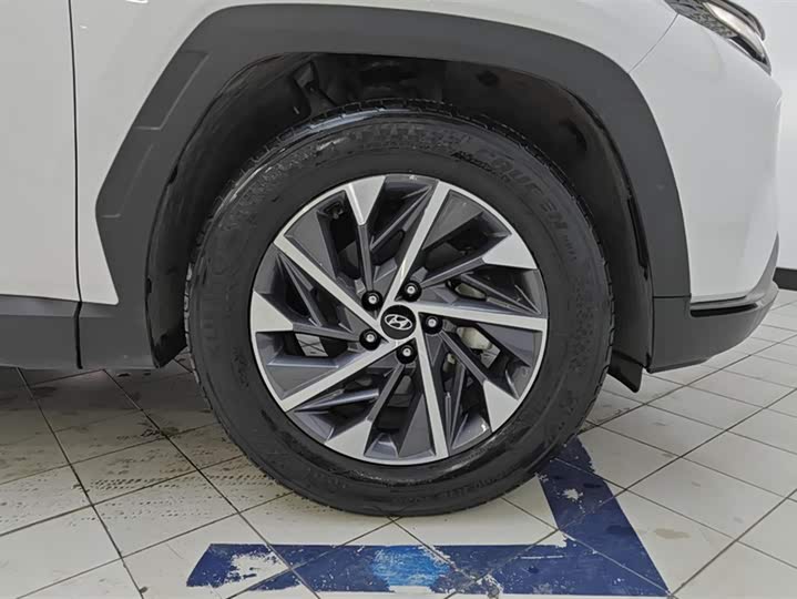 Фото 6 - Hyundai Tucson L