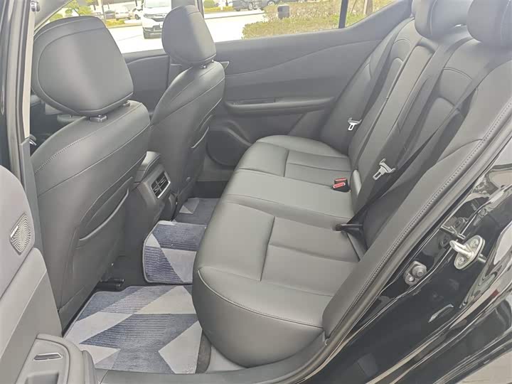 Фото 8 - Nissan Teana