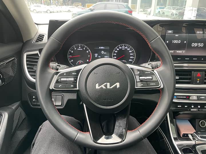 Фото 8 - Kia KX3