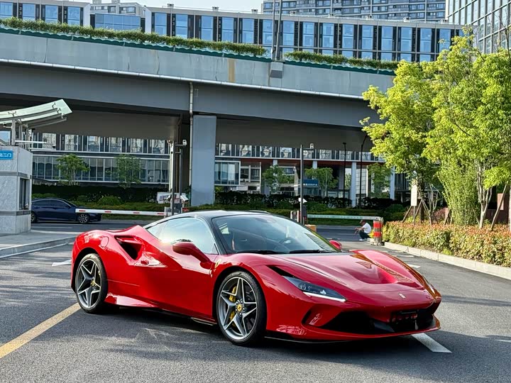 Фото 2 - Ferrari F8