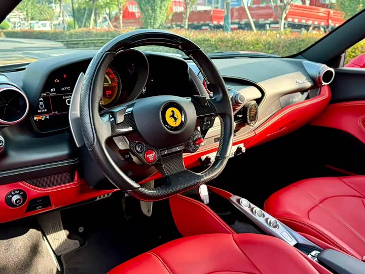 Фото 4 - Ferrari F8