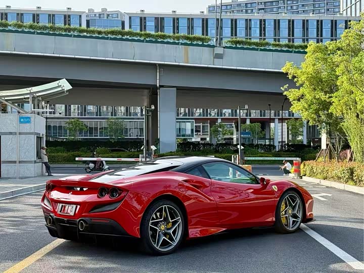 Фото 9 - Ferrari F8