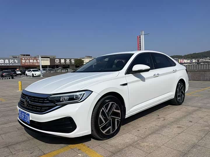 Фото 1 - Volkswagen Sagitar L