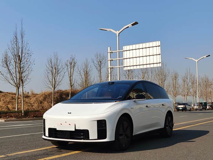 Фото 1 - LiXiang i8