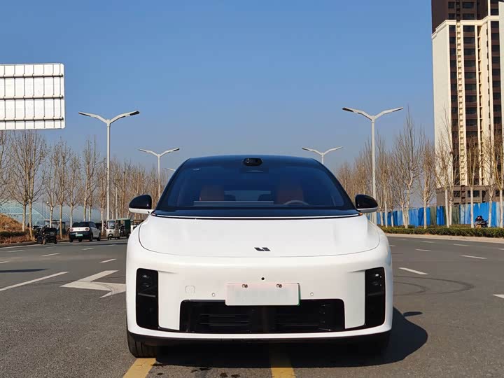 Фото 2 - LiXiang i8