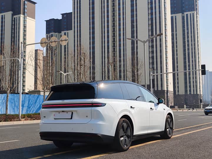 Фото 4 - LiXiang i8