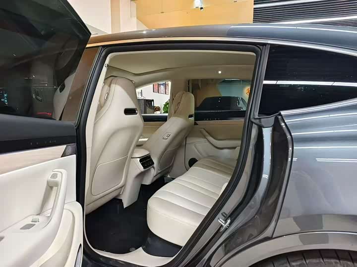 Фото 9 - Luxeed R7