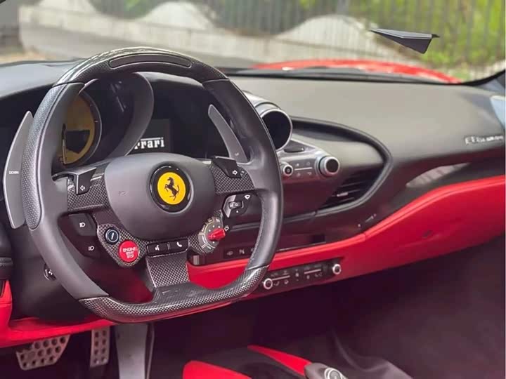 Фото 5 - Ferrari F8