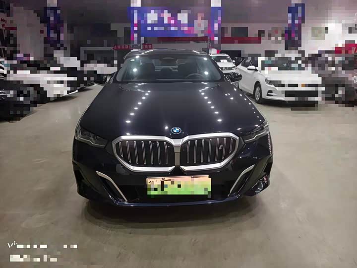 Фото 2 - BMW i5