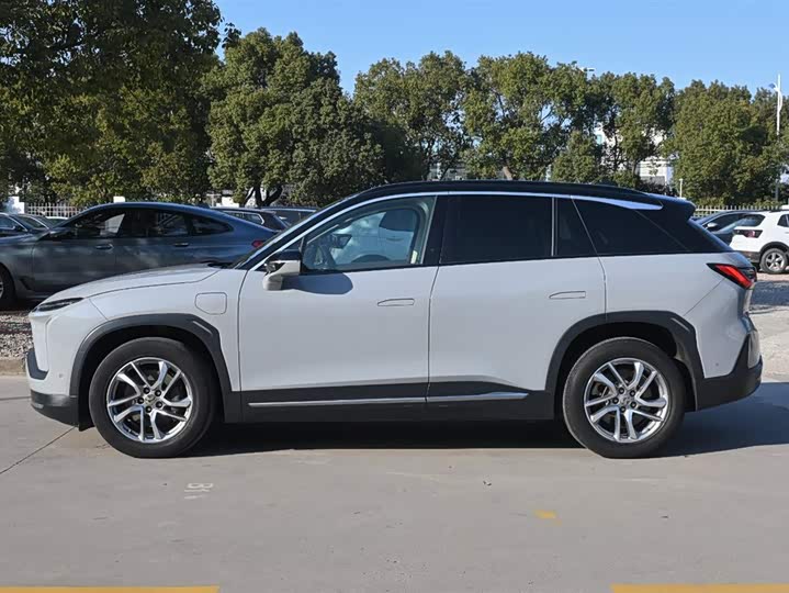 Фото 3 - Nio ES6