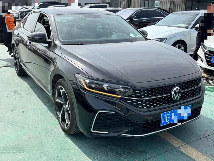 Фото 2 - Volkswagen Passat