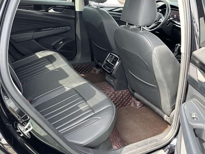 Фото 8 - Volkswagen Passat