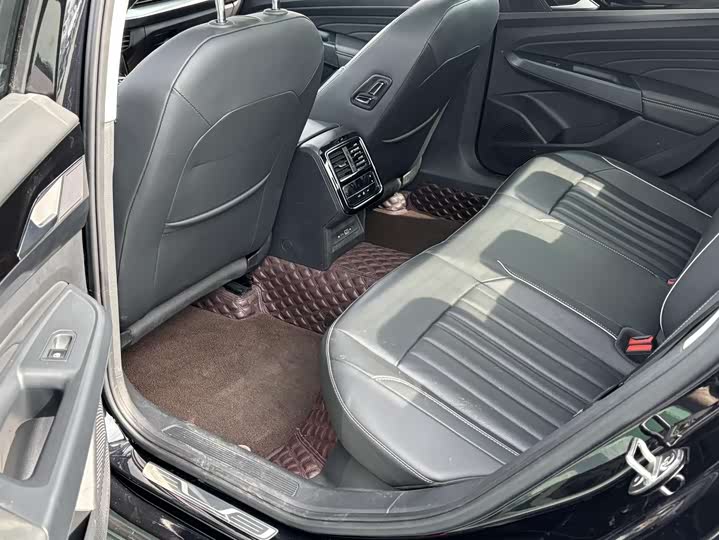 Фото 9 - Volkswagen Passat