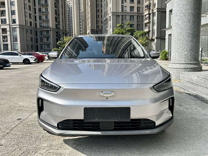 Фото 2 - Geely Geometry C