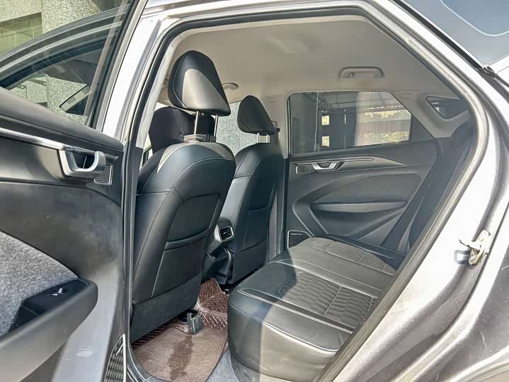 Фото 7 - Geely Geometry C