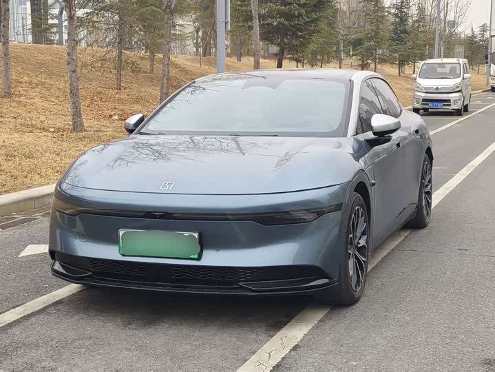 Фото 1 - Zeekr 007