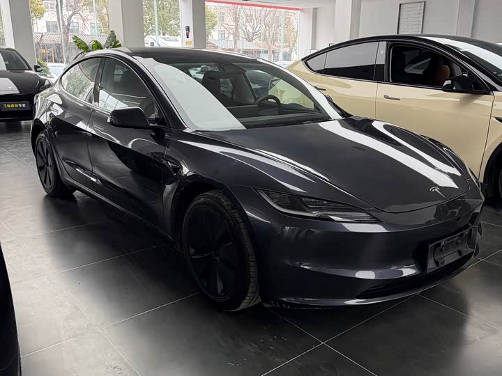 Фото 3 - Tesla Model 3