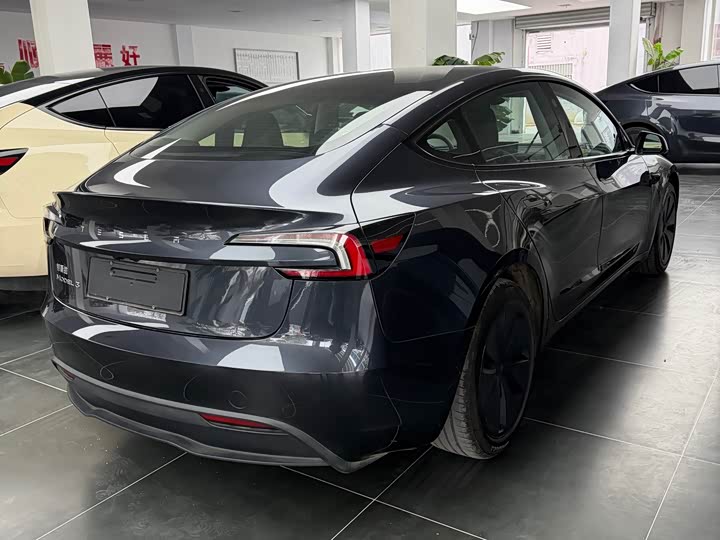 Фото 4 - Tesla Model 3