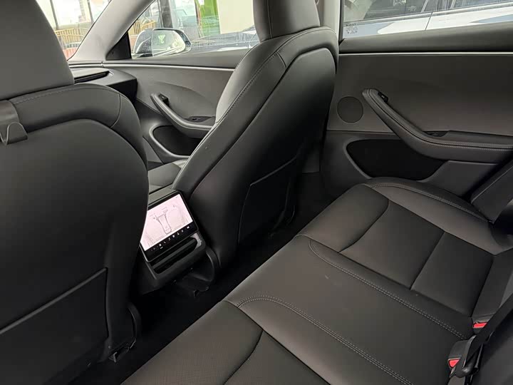 Фото 9 - Tesla Model 3