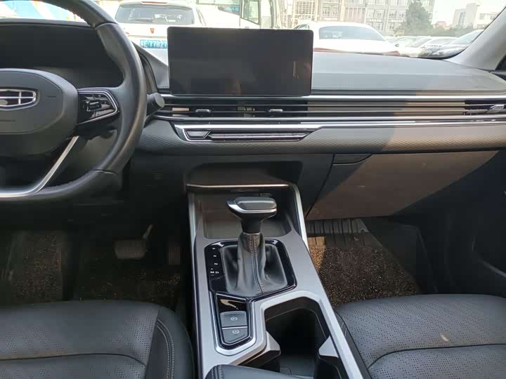 Фото 8 - Geely Emgrand