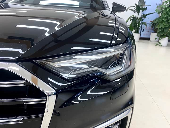 Фото 4 - Audi A6L