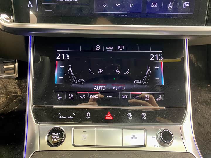 Фото 8 - Audi A6L