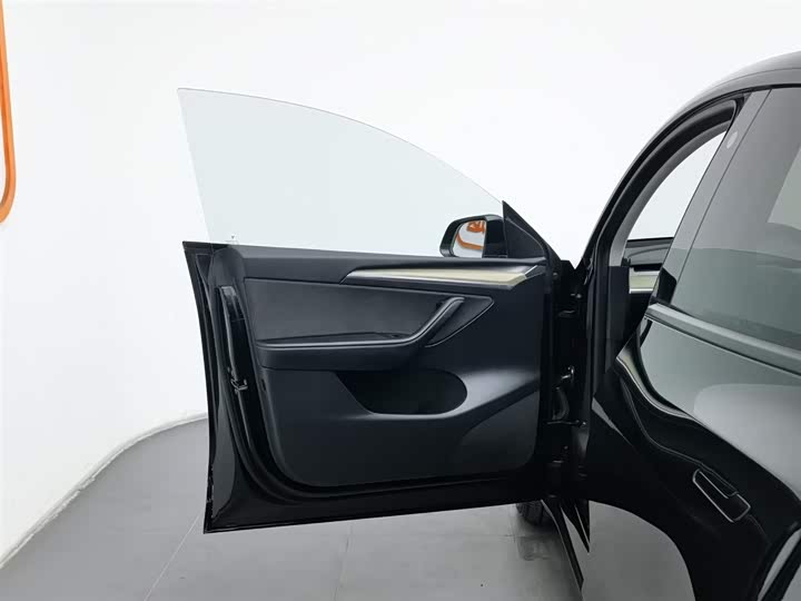 Фото 8 - Tesla Model Y